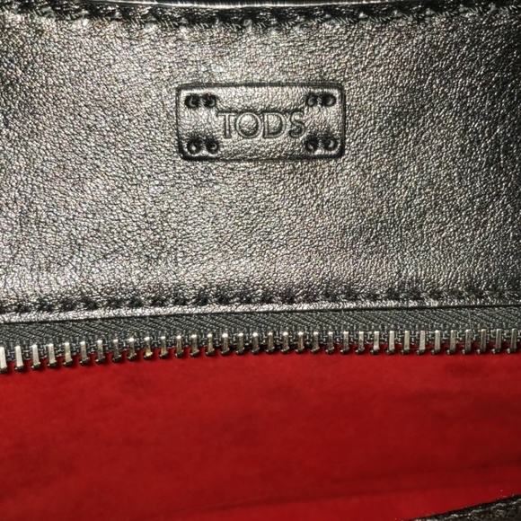 NIB Tod's purse w/RARE red suede interior - Picture 4 of 8